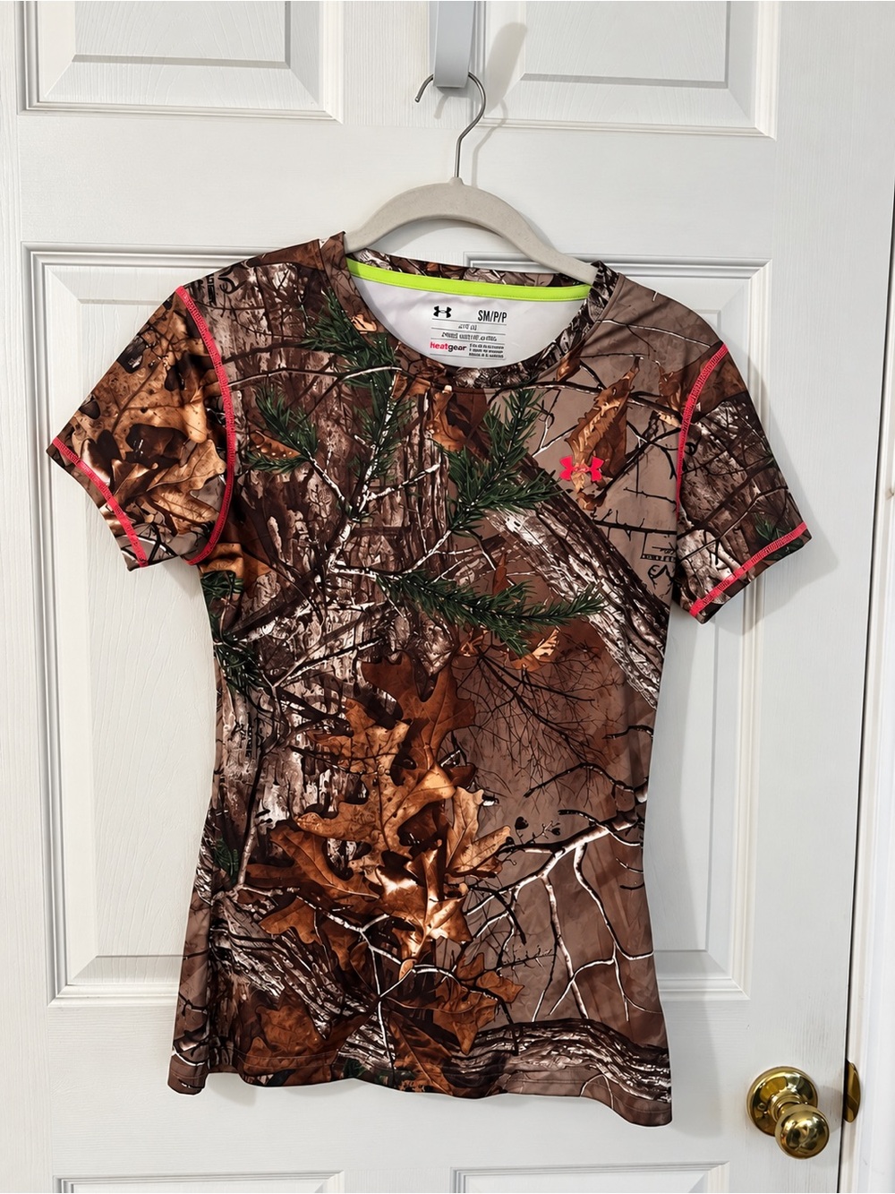 Under Armour Women’s Realtree Camo Short Sleeve Tee - Brown with Pink Accents